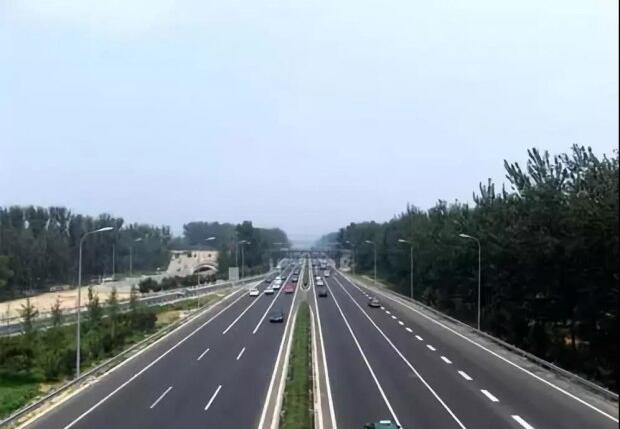 中止性踩油门的操作，，，，能让我们在行驶时省油吗？？？？？